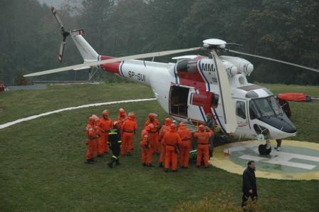 Immagine che contiene trasporto, aeromobile, erba, aria apertaDescrizione generata automaticamente